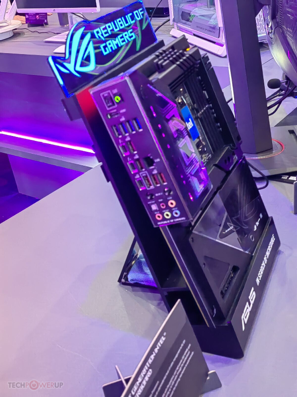 TechPowerUp's image of the Asus ROG Maximus Z890 Hero BTF