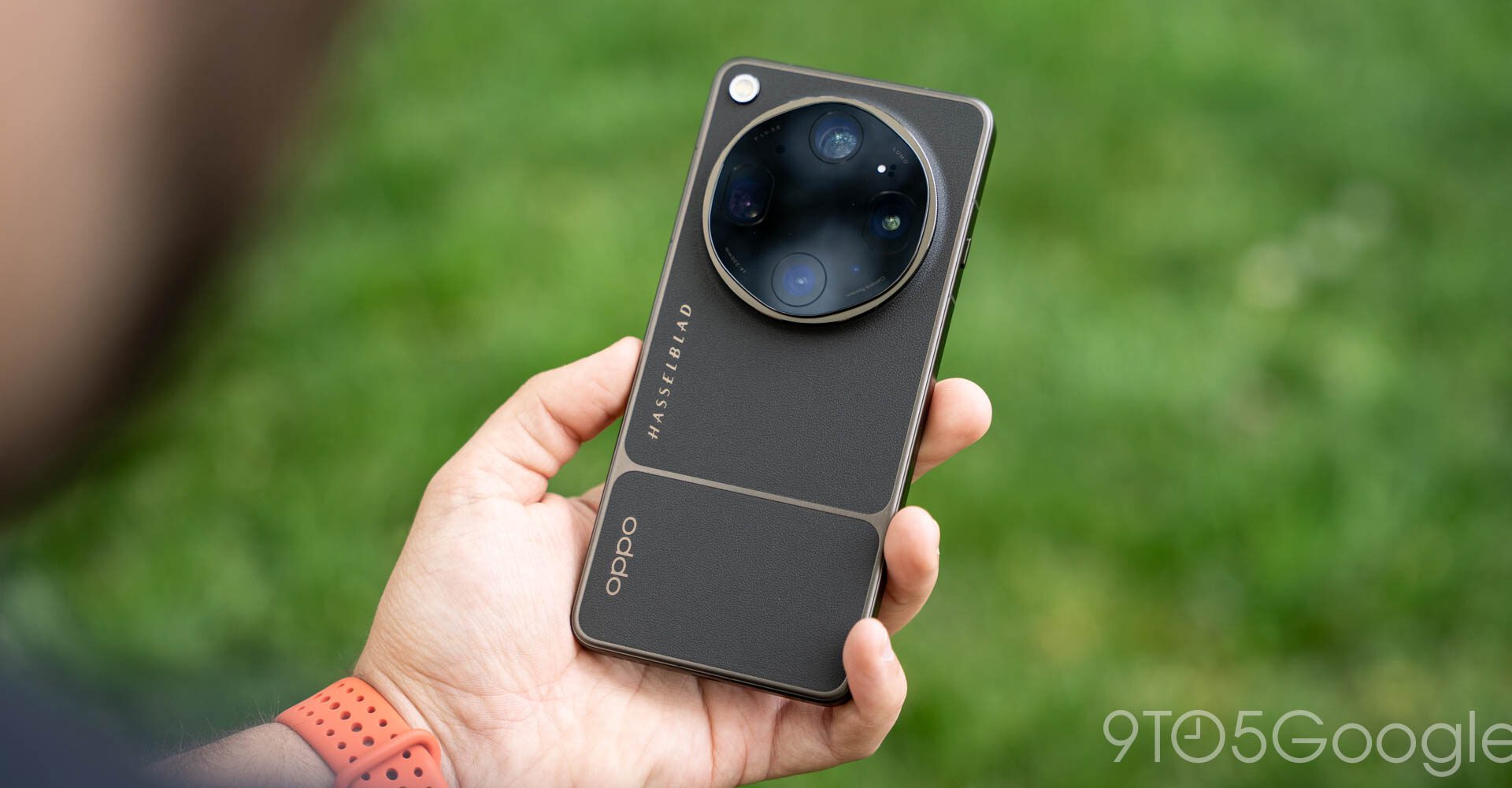 Oppo Find X9 Ultra in Tundra Umber color with Hasselblad camera module