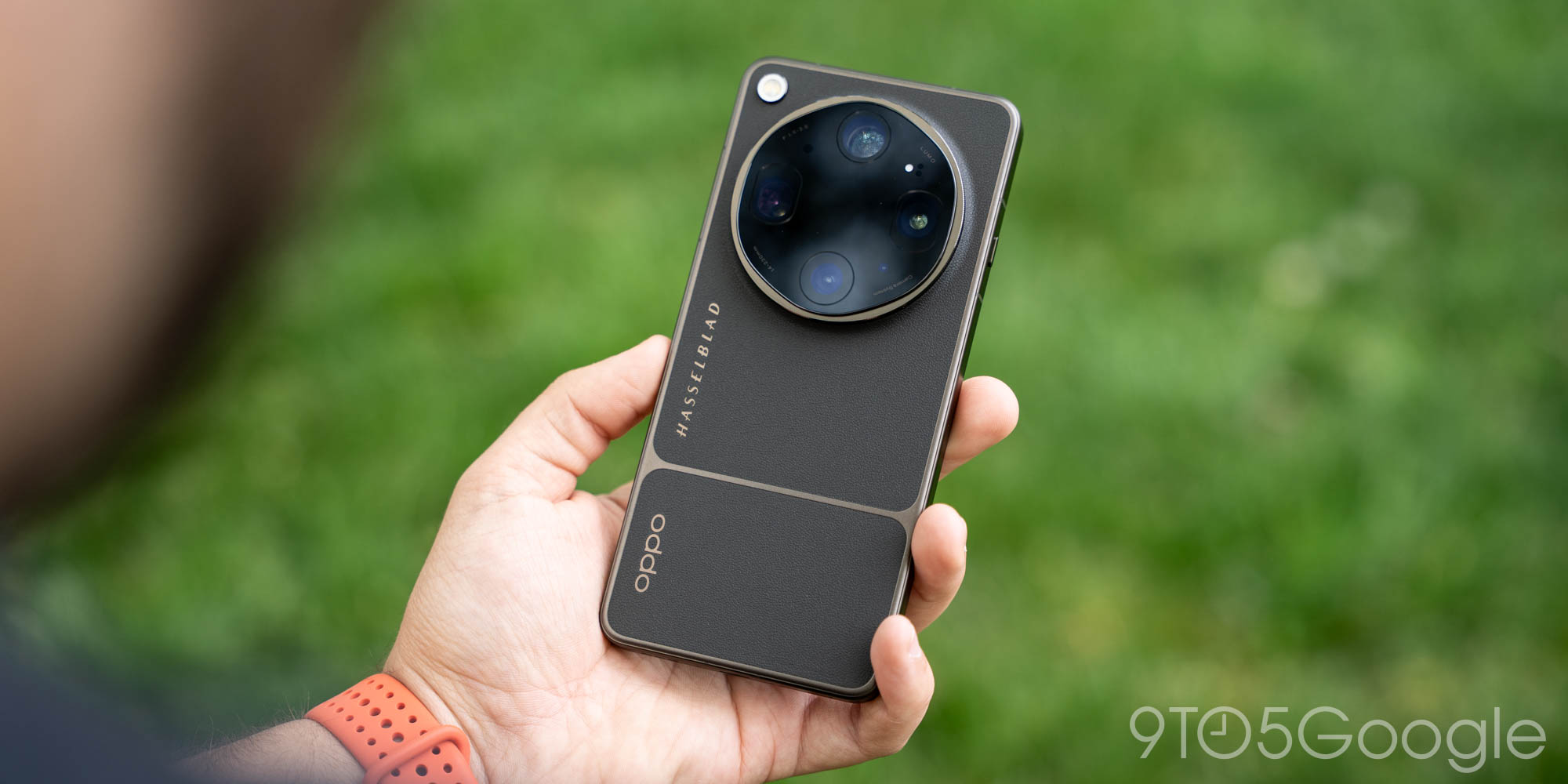 Oppo Find X9 Ultra in Tundra Umber color with Hasselblad camera module